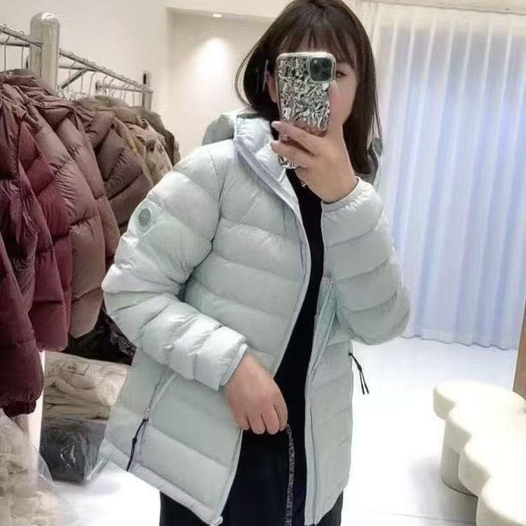 Outdoor portable, light and thin hooded short cotton clothes, women's simple solid color jacket stalls, get goods in batches.