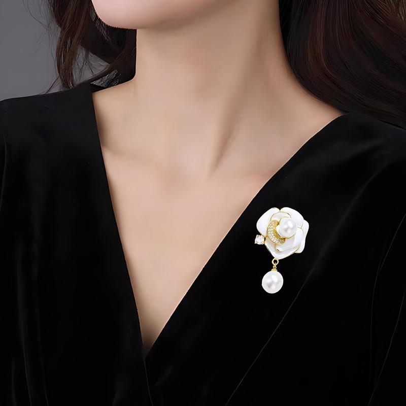 Elegant White Camellia Flower Brooches Pins For Women Beautiful Flower Plant Dressing Clothes Corsage Jewelry Accessories