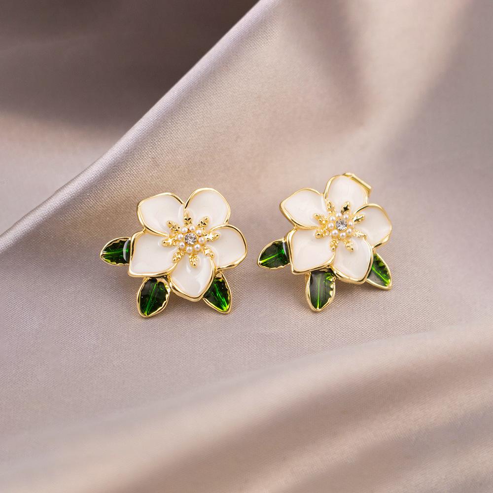 Light Luxury Exquisite Micro-inlaid Zircon Flower Earrings Elegant High-end Pearl Stud Earrings Niche Design Temperament Earrings