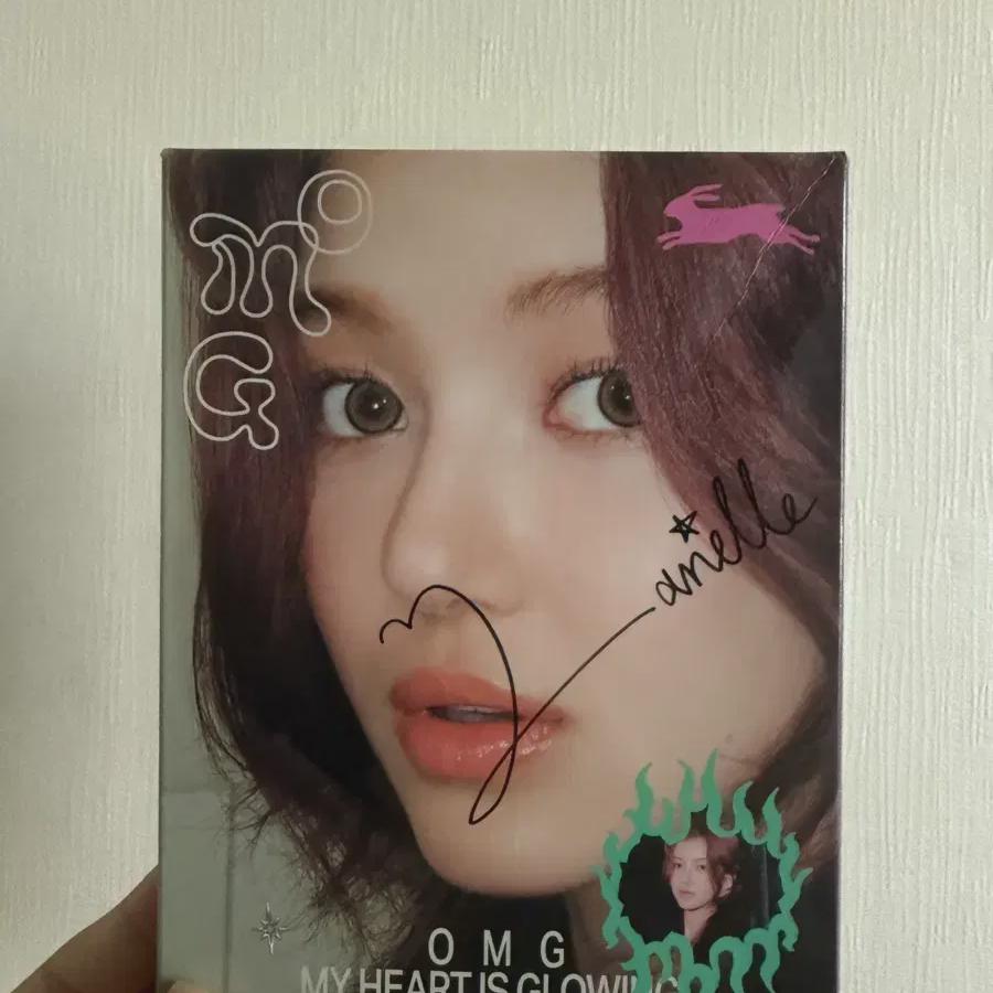 

Newjeans Daniel Signed Elbum