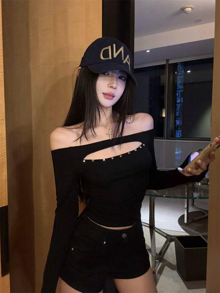 Spicy Girl One-Shoulder Hollow-Out Long-Sleeve Top - Spring/Autumn Slim-Fit Off-the-Shoulder Style
