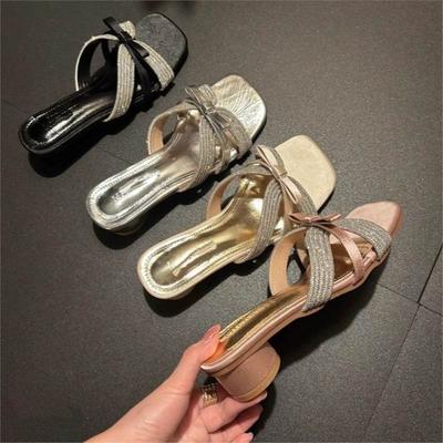 Pantoufles été 2025 pour femmes nouvelles sandales à talons épais avec nœud strass à bout carré à bout ouvert mode polyvalente talons hauts