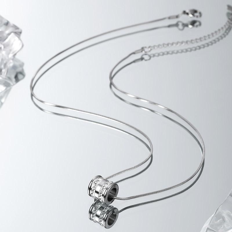 Elegance: Women's Little Waist Titanium Pendant for Sweater – Colorfast, Luxurious Summer Necklace