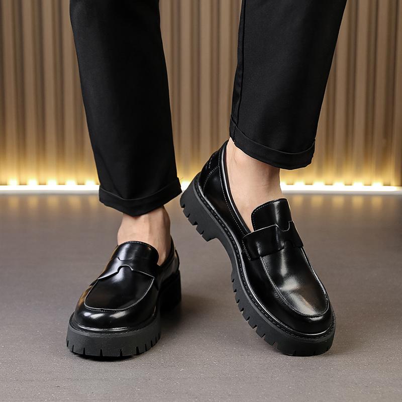 Fashion Brand's New Trendy Soft Soled Anti Slip Loafers for Teenagers Classic Black and White Men Comfortable Thick Soled Leather Shoes