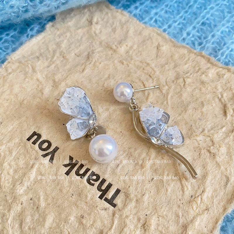 Asymmetrical Milk Blue Ice Crystal Earrings, High-end Feeling, Fresh Girlish Temperament Earrings, Silver Needle Earrings, Tide
