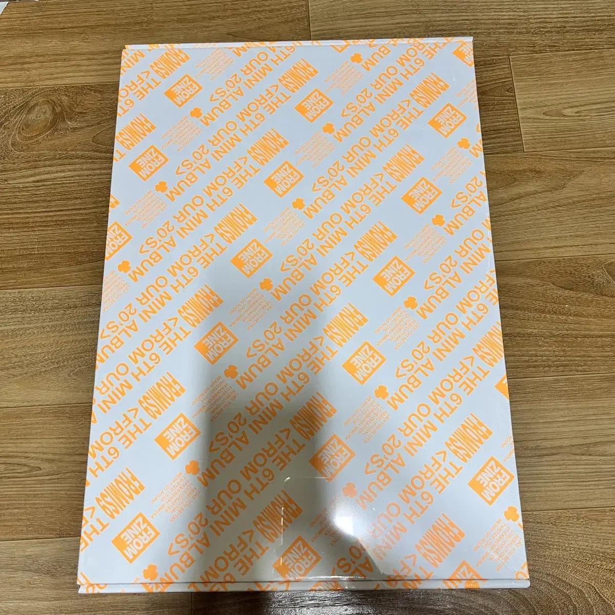 

Альбом лимитированного издания Fromis9 Zine Version