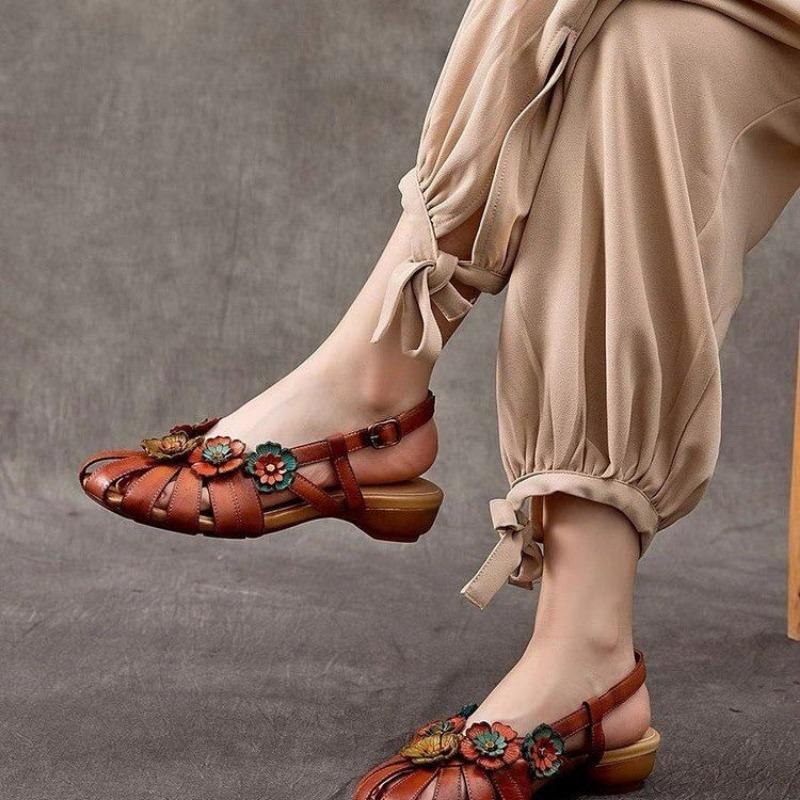 Mode 2024 Sommer Neue Leder Sandalen Frauen Niedrigen Ferse Baotou Blume Nationalen Wind Bequeme Sandalen Casual Schuhe