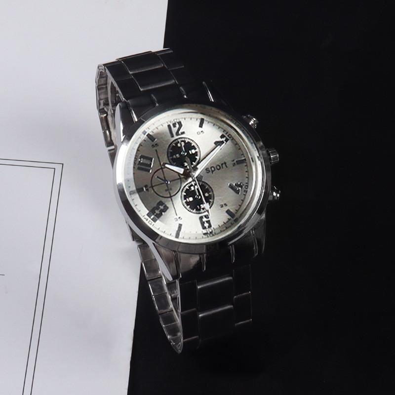 

Quartz Sport Watch For Men With Night Glow Function And Metal Band Silver