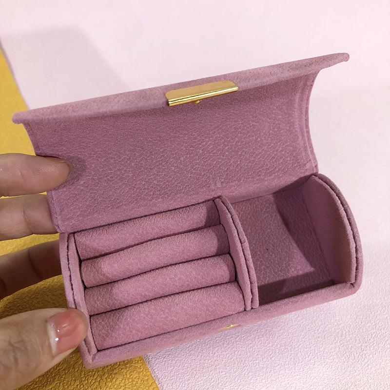 Kompaktowe Pudełko na Biżuterię Podróżną - Zakrzywiony Aksamitny Design