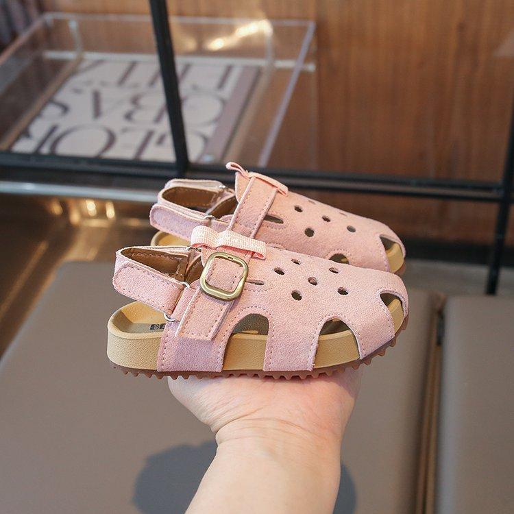 

Корейская версия туфель Boken для девочек 2025 весна и лето популярные туфли с дырочками для маленькой девочки в иностранном стиле детская мягкая подошва мальчики маленькие кожаные туфли 34 розовый