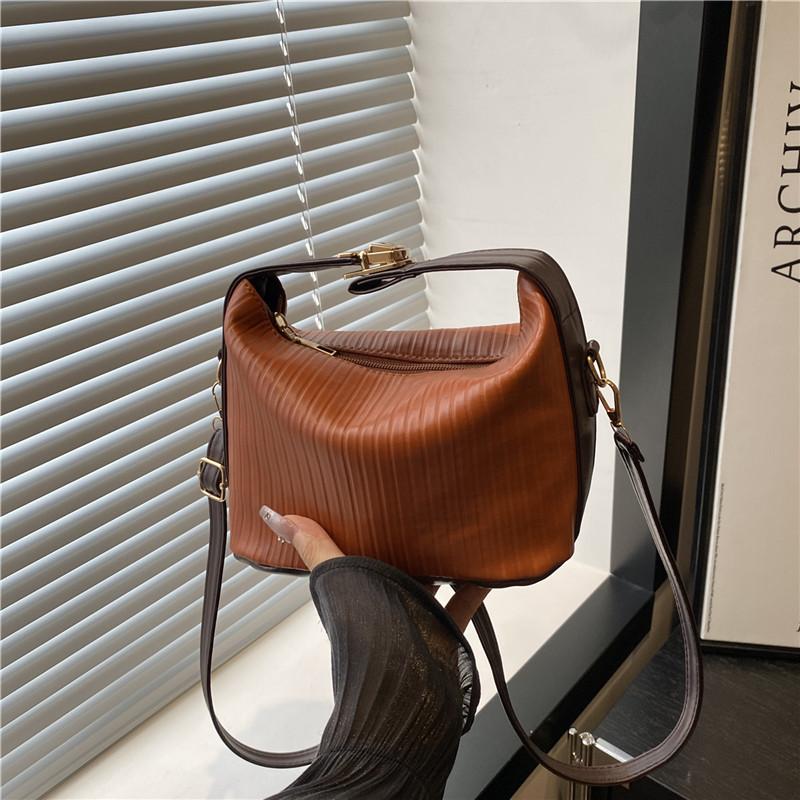 

Сегодняшние популярные модные сумки весенние новые универсальные сумки-мессенджеры повседневные сумки женские сумки прилив коричневый