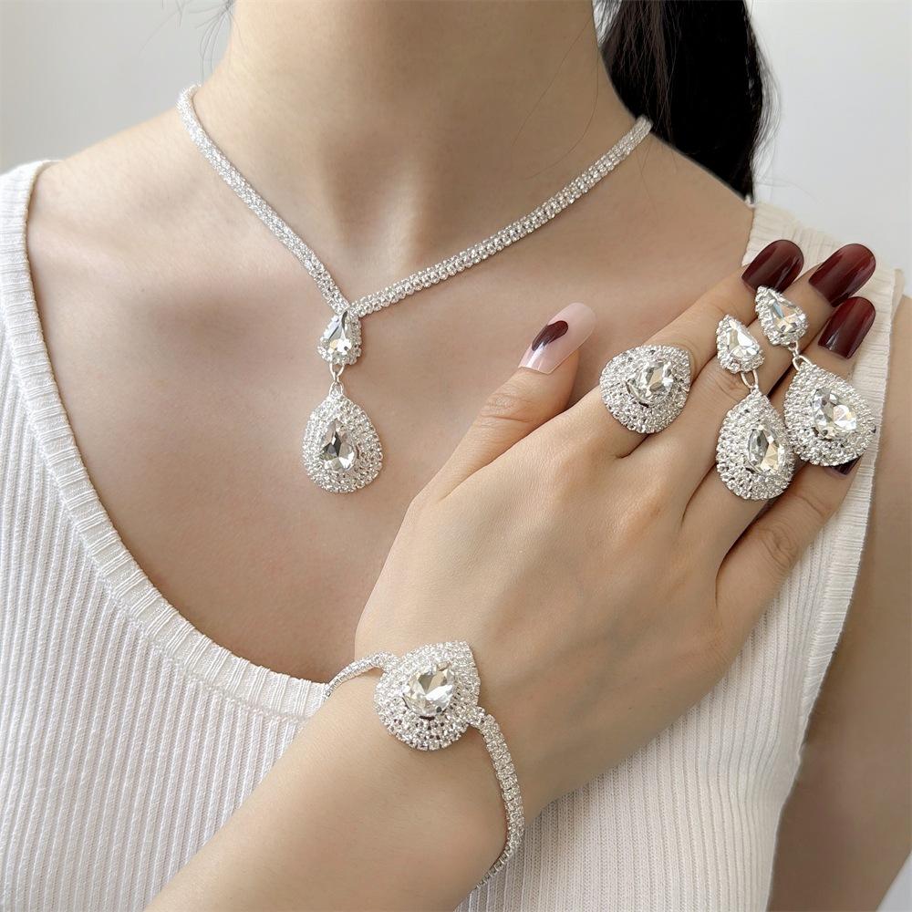 European And American Red Water Drop Pendant Necklace Earrings Bracelet Set Shining Wedding Rhinestone Dinner Wedding Set Chain