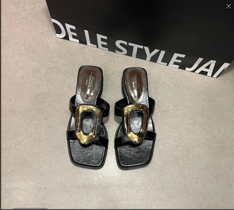 Niche Design Sense Metal Buckle Wedge Slippers Women's Summer Wear 2025 New Thin Open-toed Wedge Heel Shoes Sandals