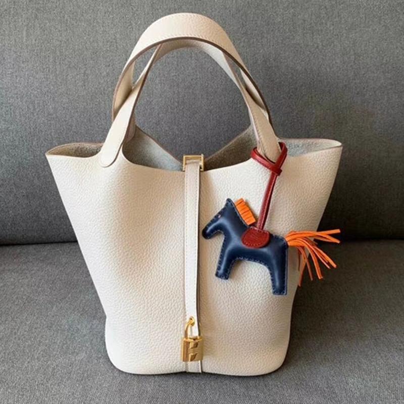 2025 Minimalist Veggie Basket Bag: Lychee Grain Cowhide, Fashionable & Spacious Handbag
