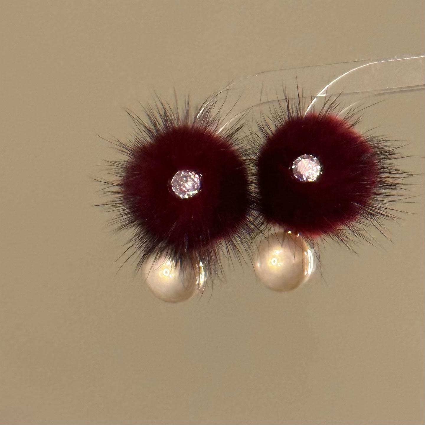 

Cubic Zirconia & Pearl Round Earrings: Retro, Simple, & Versatile Fashion for Women