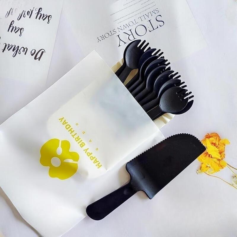 Lion Search Black Disposable Plastic Tableware Set