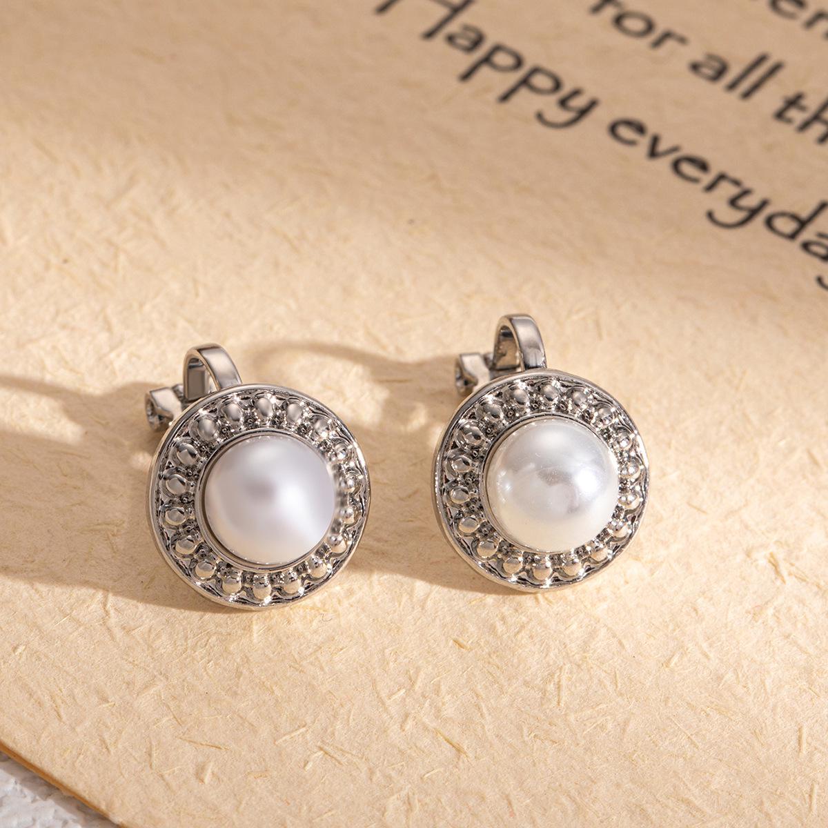 Elegant French Retro Pearl Inlaid Ear Cuff - No Piercing Needed