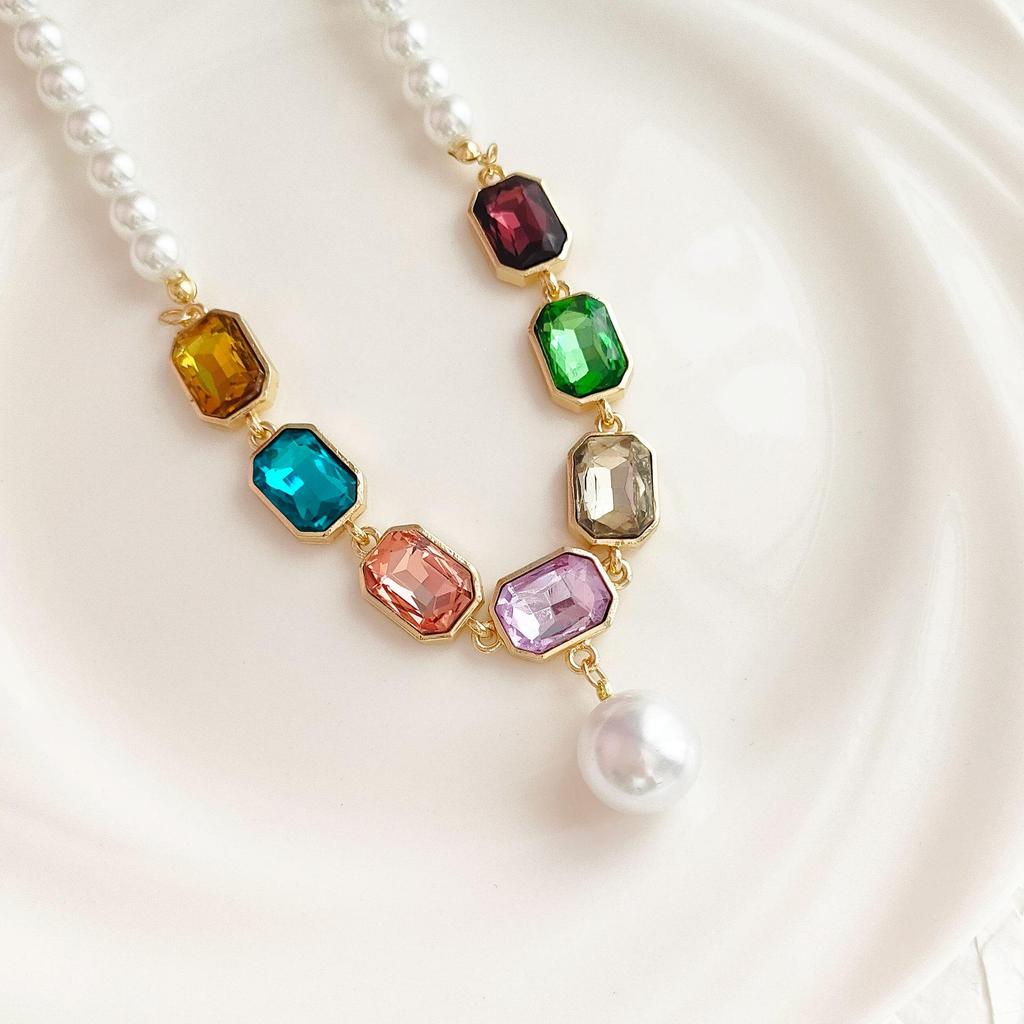 French Retro Colored Glass Pearl Clavicle Necklace