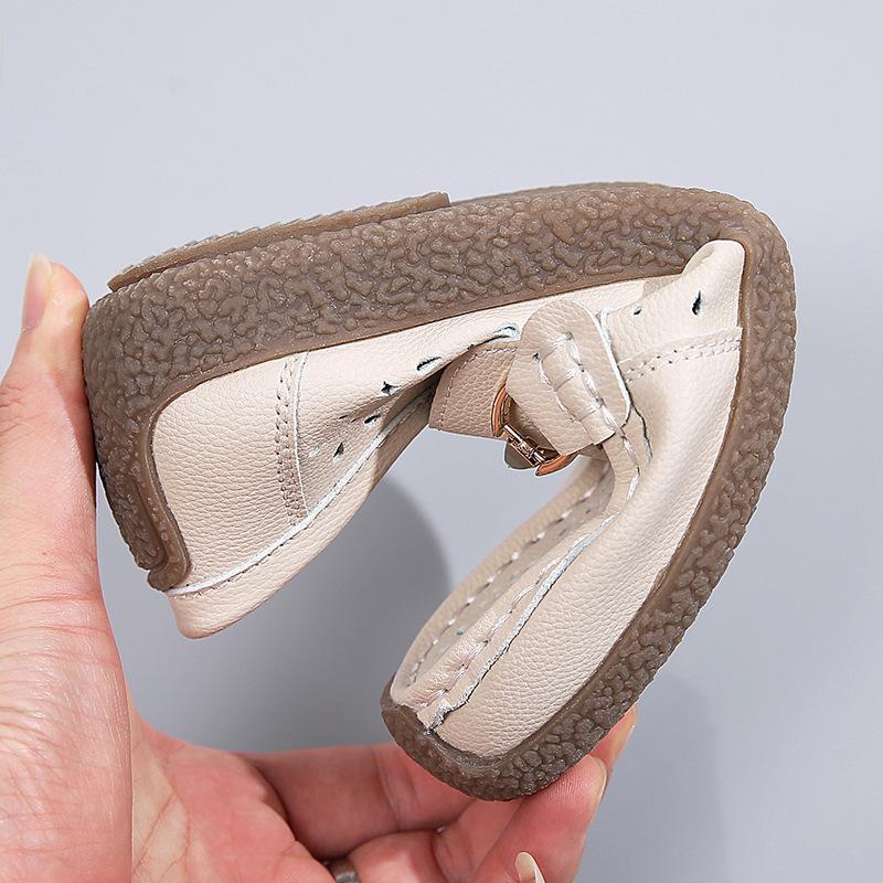 2025 spring and summer new women's hollow leather comfortable Doudou shoes lazy shoes soft sole non-slip versatile mother shoes large size