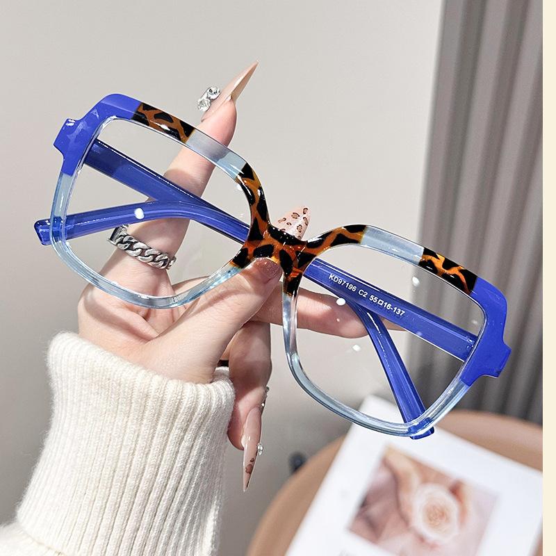 New Fashionable HD Anti Blue Light Glasses Men's and Women's Square Ultra Light Contrast Color Glasses Frame