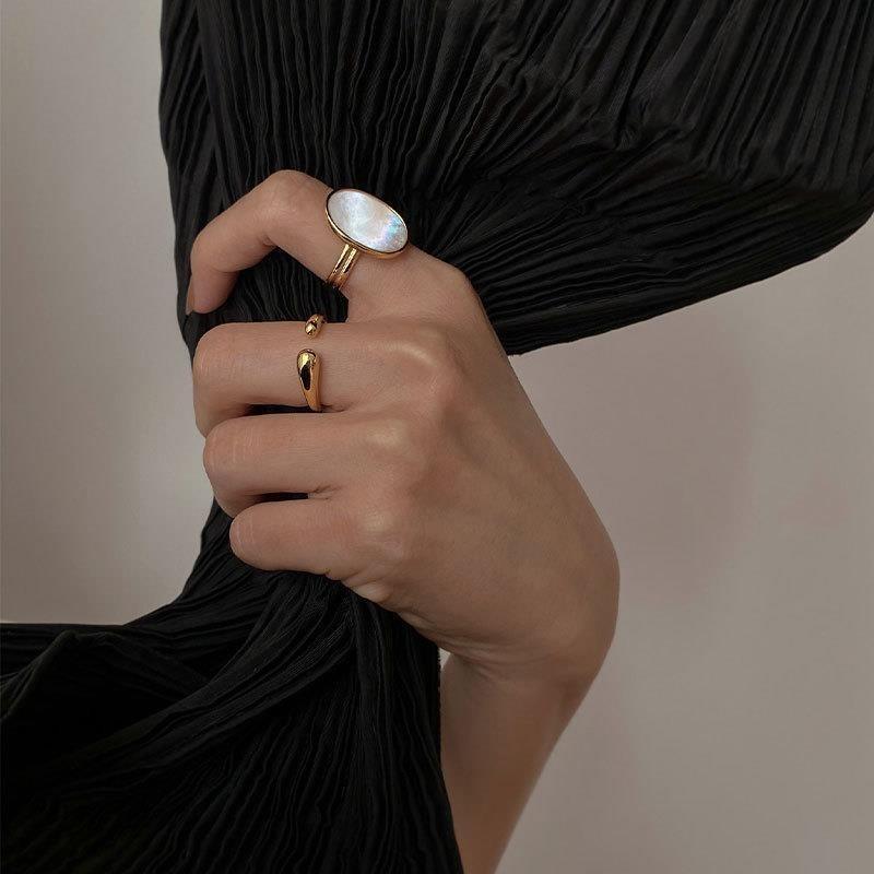 Fashionable S925 Pure Silver Oval Open Shell Ring Ideal For Unique Gift Giving Occasions