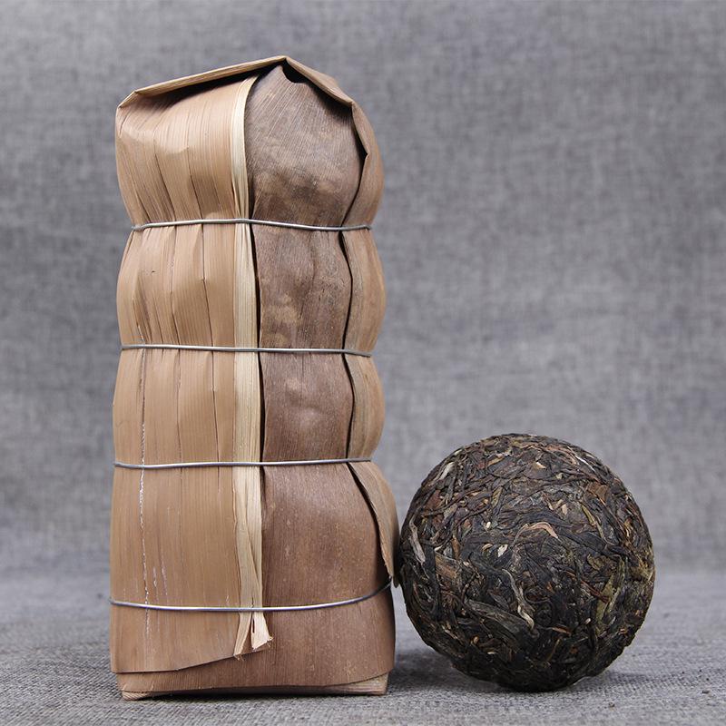 

Юньнаньский чай Пуэр 2012 Чай Сырой чай 100 г Арбор Древнего дерева Сырой чай Чай Туо 100g