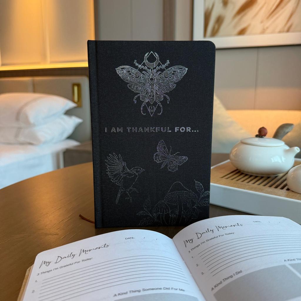 Black Gratitude Journal with Silver Lining – 120 pages – I am Thankful For