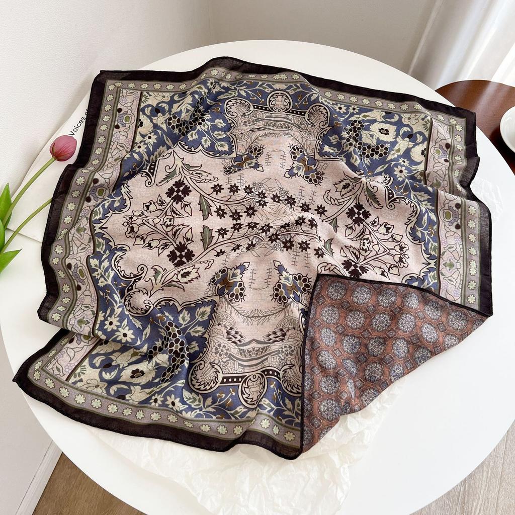 Summer new double-sided velvet scarf air-conditioned room with shawl women travel photo thin sunscreen 61 small square scarf