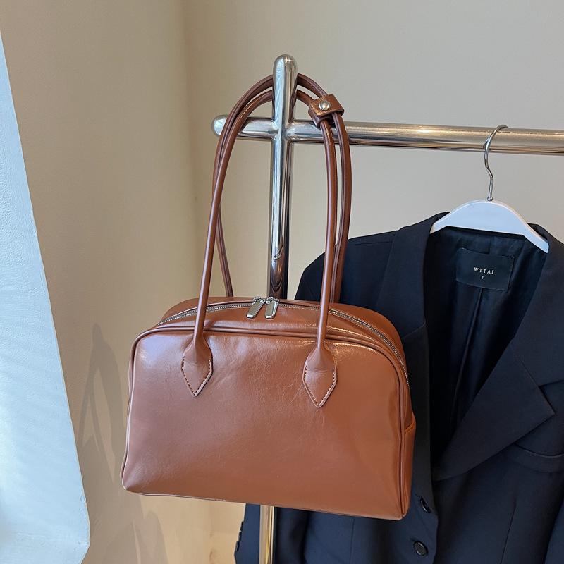 Large capacity bag women's 2025 new fashion high sense retro shoulder bag commuter versatile pillow bag big bag