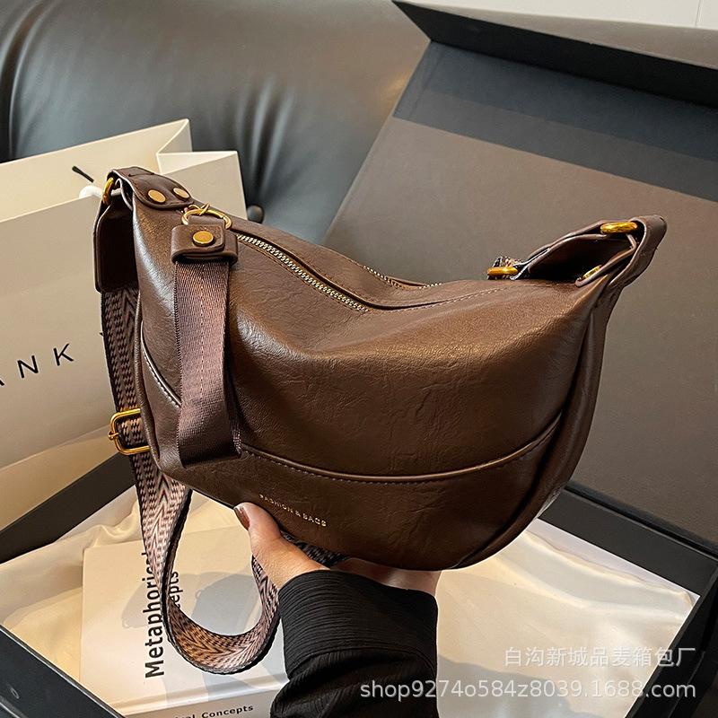 French Niche Fashion Wide Shoulder Strap Small Bag Women 2025 New Trendy Internet Celebrity Popular Dumpling Bag Foreign Style Messenger Bag