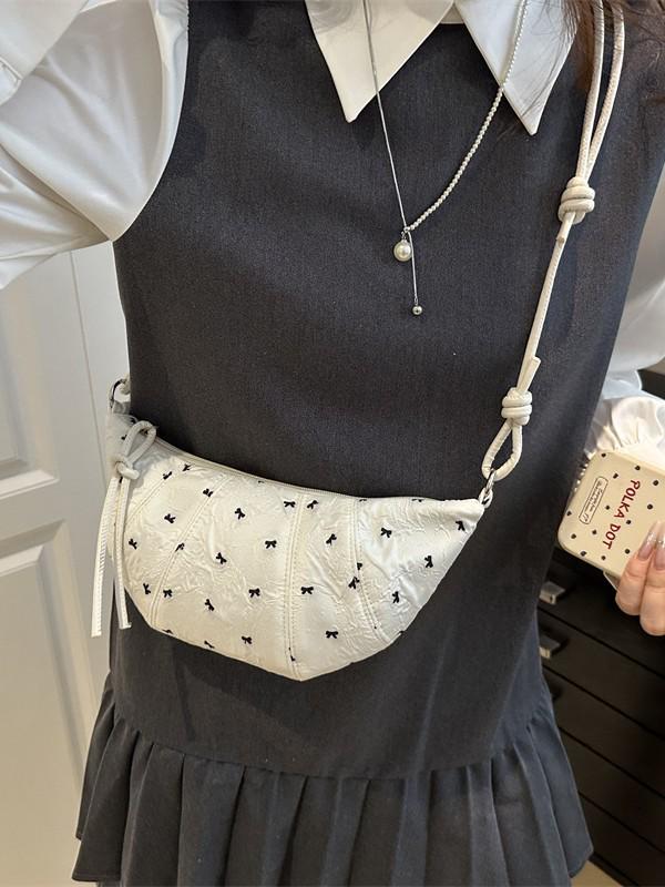 Trendy Women's Underarm Handbag - Casual, Cool, and Stylish Dumpling Bag