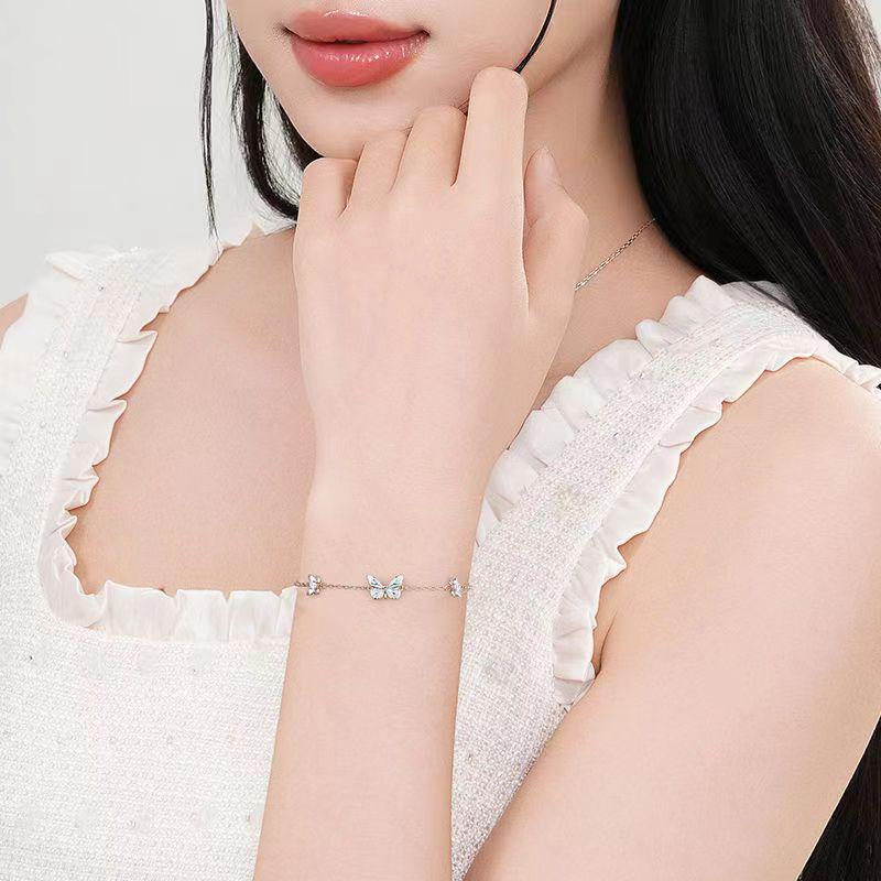 Modrý náramek s motýlem, který svítí ve tmě - Dámský originální Ins styl