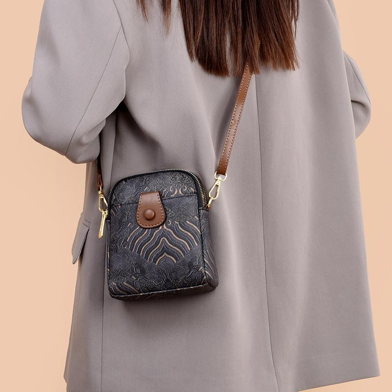 New Embroidery Fashi Small Crossbody Bags Women Underarm Bag Shoulder Messenger Bags Girls Handbag Phe Purse Zipper Wallet