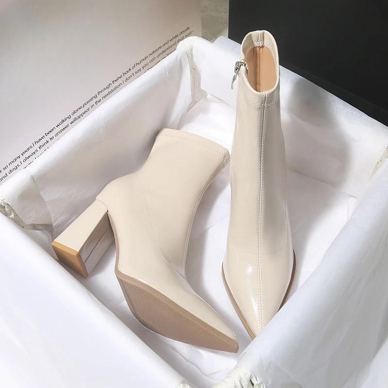 Botins da Moda Couro Marrom Quente Pelo Estilo Britânico Sapatos Curtos Femininos Tendência 2025 Novidades Calçados Venda Imperdível Botas de Cano Curto Pu Quentes para Mulheres
