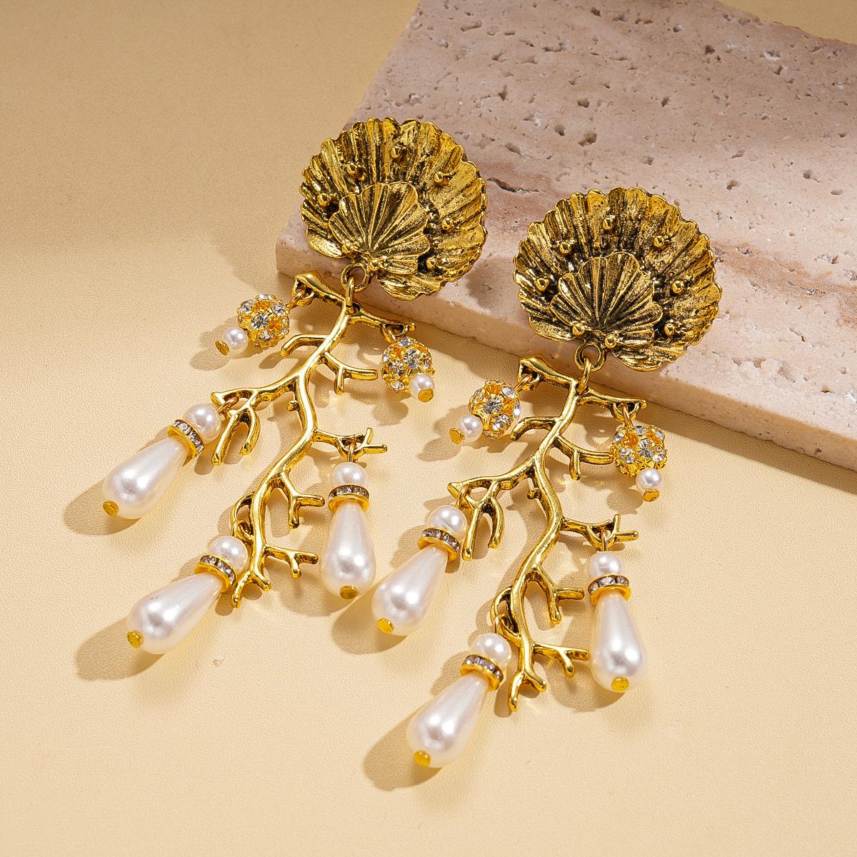 European and American diamond-encrusted imitation pearl branch water drop fringed silver needle earrings retro court style earrings