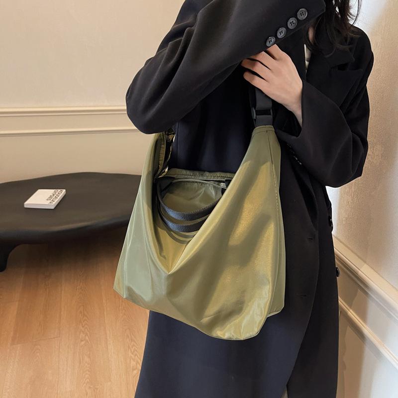 Korean Lightweight 2025 Crossbody Bag: New Fashion, Versatile, Commuter-Friendly, Shoulder & Lazy Style