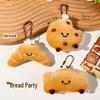 Uroczy breloczek pluszowy croissant - Mała kreskówkowa ozdoba do plecaka