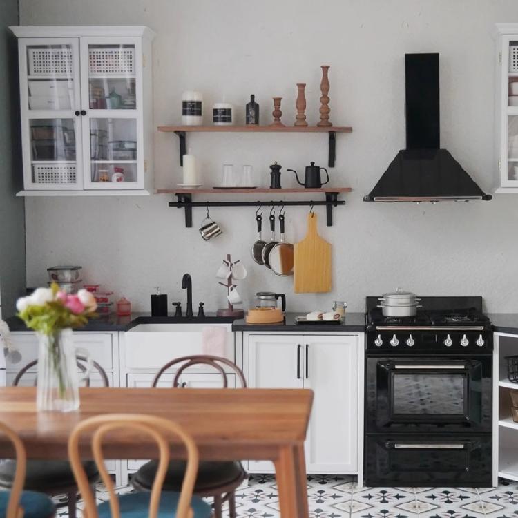 Miniature Display Box With Secure Lid For Accessories Craft Projects And Collectible Storage