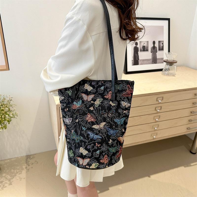 Fashion Commuter Large-capacity Bag Women's 2024 New College Student Class Bag Casual and Beautiful Shoulder Bag Bucket Bag