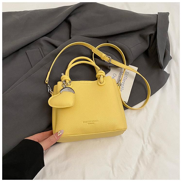 Simple and Versatile Fashion Portable Vegetable Basket Bag Women's 2025 Spring and Summer New Simple and Advanced Shoulder Messenger Bag