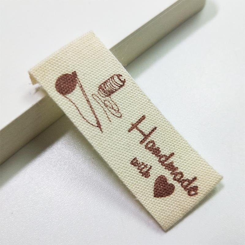 

WTEMPO 100pcs Handmade with Love DIY Products with Love Printed Fabric Labels Heart Pattern Fabric for Coats Hats Shoes Socks Bags DIY Fashion Tags 100pcs
