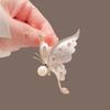 Handcrafted Rhinestones Butterfly Brooch Unique Pearls Inlayed Butterfly Lapel Pin Metal Brooch for Fashionable Women