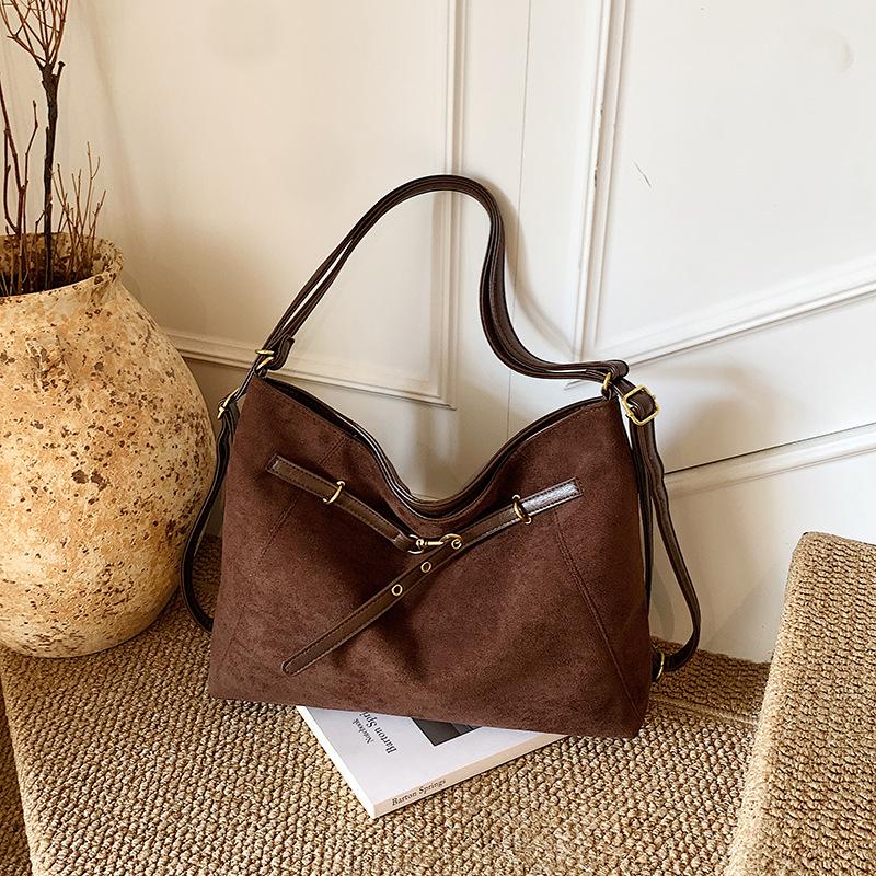 Large Capacity Retro Tote Bag Women's Autumn and Winter New Fashion Versatile Commuter Shoulder Bag Backpack