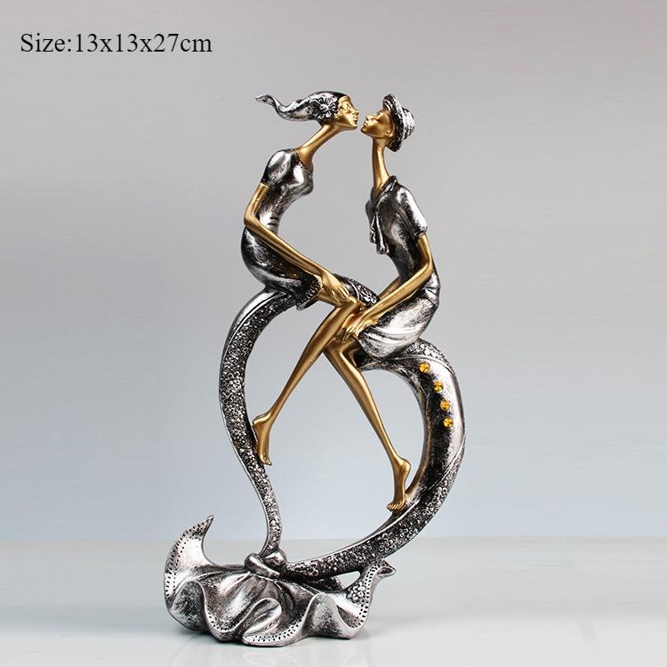 Love couple European home decoration crafts resin ornaments creative living room TV cabinet bedroom ornaments