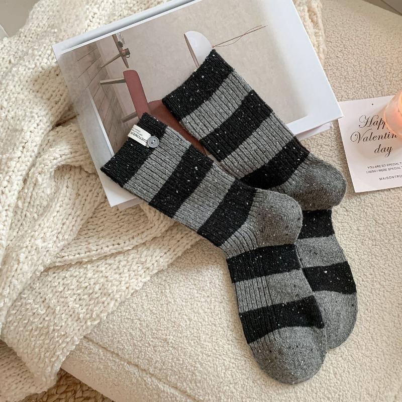 Ladies Autumn Winter Thickened Warm Trend Yarn Button Stripe Cloth Logo Vertical Stripe Wool Medium Tube Pile Socks