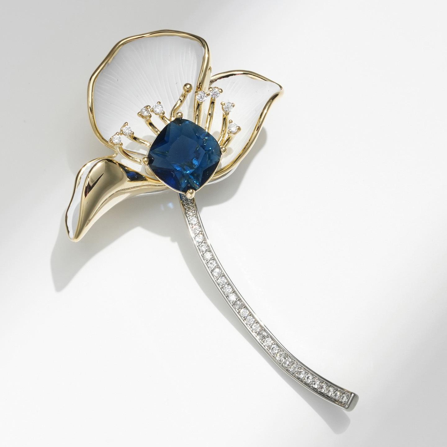 Bo Xin Yun Elegant Blue Violet Crystal Three-Leaf Brooch Corsage Pin