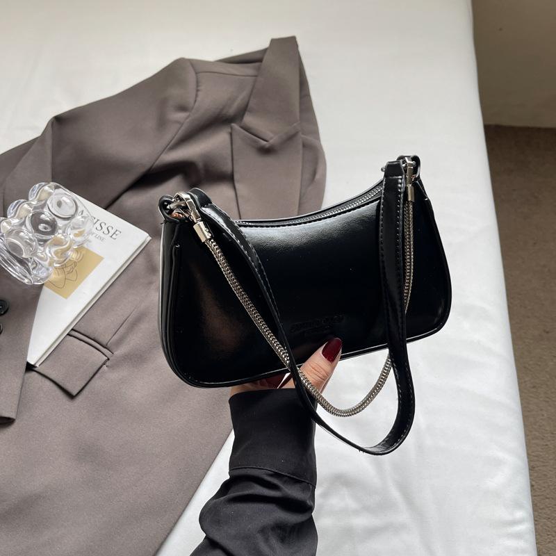 Stylish and simple underarm bag 2025 summer new women's ins hand carry exquisite bag women's chain bag shoulder bag