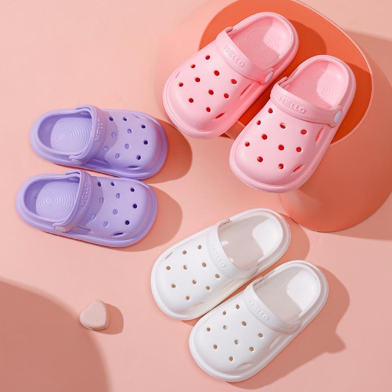 Children's Slippers Solid Color Hole Shoes Girls Boys with Soft Soles Baby Bags Perforated Shoes Home and Baby Sandals