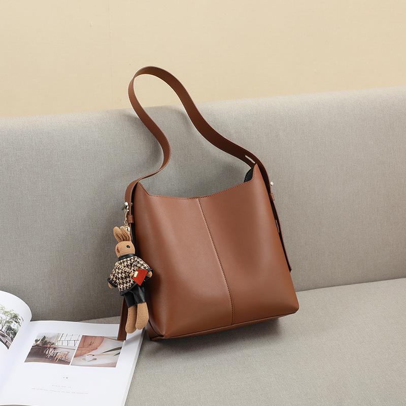 Women's Autumn and Winter New Bag, Women's Armpit Bag, Niche Leather Bucket Bag, Fashionable and Versatile, Large Capacity Shoulder Bag