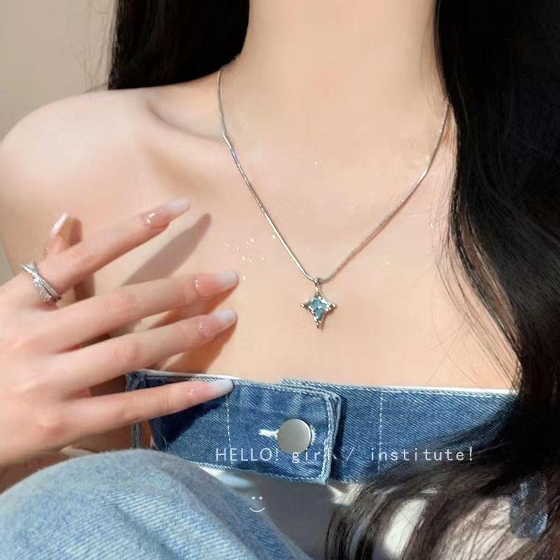 Suitable For Summer Coolness Double-Layer Butterfly Necklace Accessories Women'S Light Luxury Niche Flash Exquisite Collarbone Chain Neck Chain